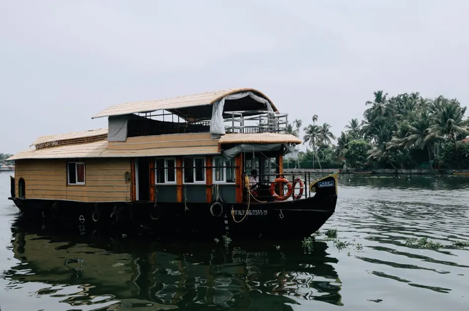 Overnight Houseboat